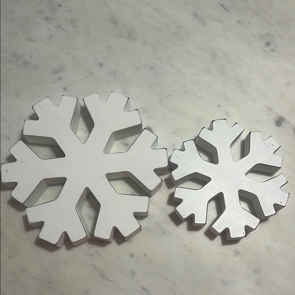 White Snowflake Decor Set